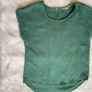 ✨ALL ITEMS $5✨ Pink Rose Zipper Back Blouse